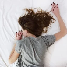 Mi történik az alváslaborban az alvásvizsgálat alatt?