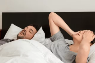 7 ok, amiért kezeltetnie kell a horkolását